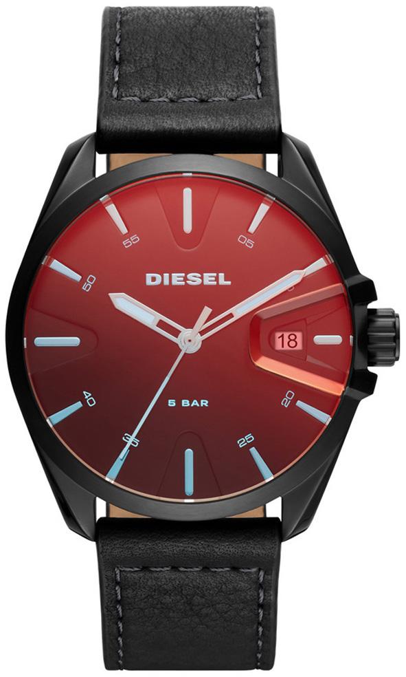 Diesel DZ1945 Takvimli 44 mm Siyah Deri Kordon Analog Erkek Kol Saati