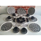 Keramika Black And White Oval-Yuvarlak Desenli 32 Parça 6 Kişilik Seramik Kahvaltı Takımı Siyah-Beyaz