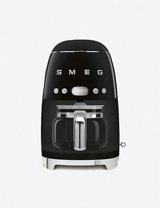 Smeg Zaman Ayarlı Paslanmaz Çelik Filtreli Karaf 1.4 L Hazne Kapasiteli 10 Fincan Akıllı 1050 W Siyah Filtre Kahve Makinesi