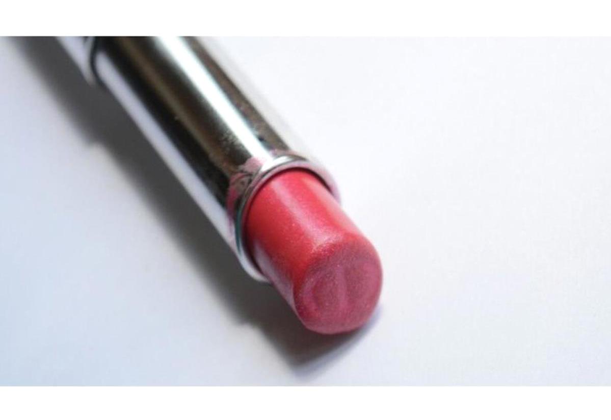 Dior 976 Kalıcı Işıltılı Krem Lipstick Ruj