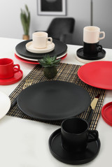 Keramika Mix Desenli 18 Parça 6 Kişilik Seramik Kahvaltı Takımı Beyaz-Kırmızı-Siyah