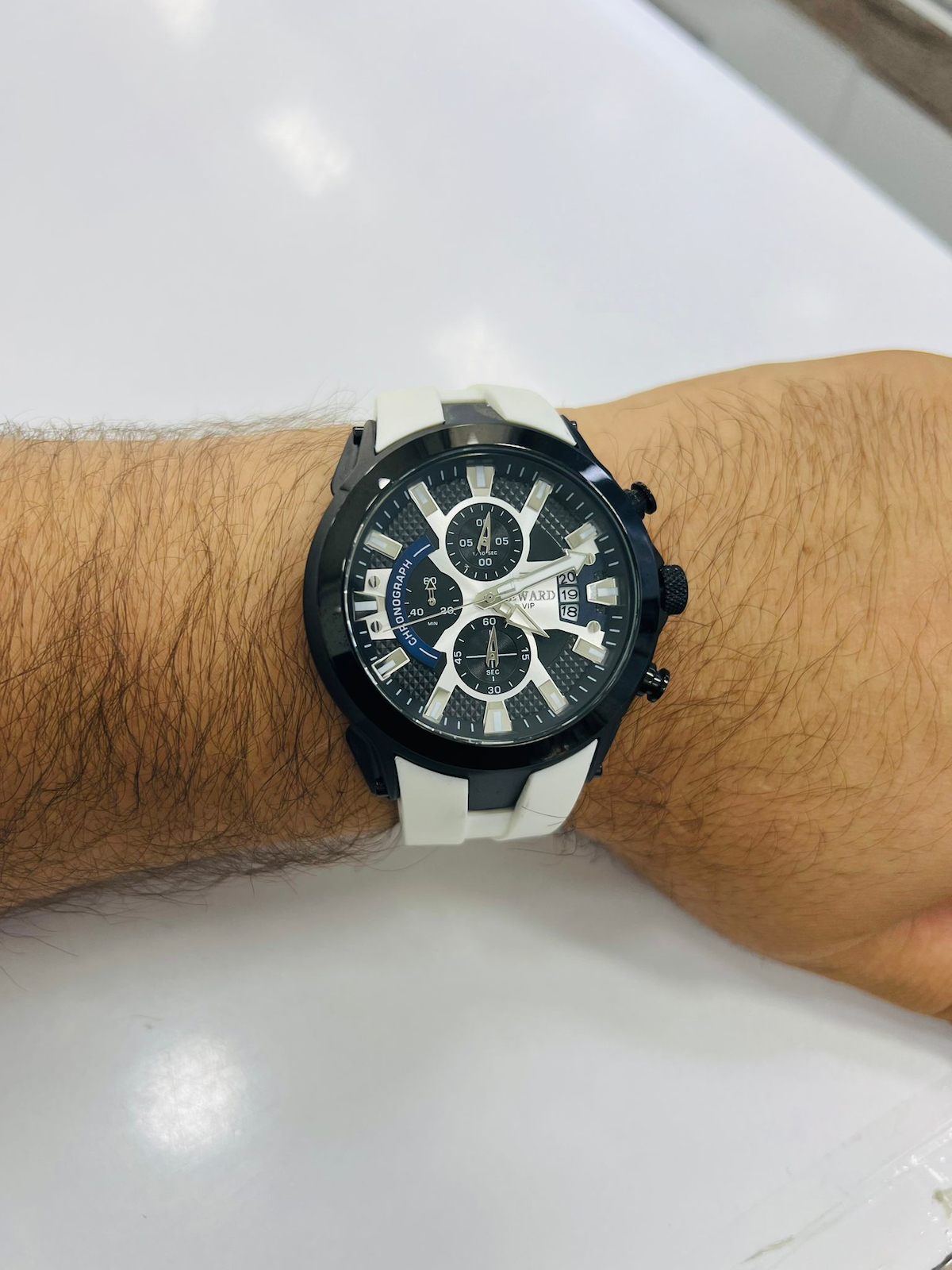 Reward QW87878.1 Takvimli 44 mm Beyaz Silikon Kordon Analog Erkek Kol Saati