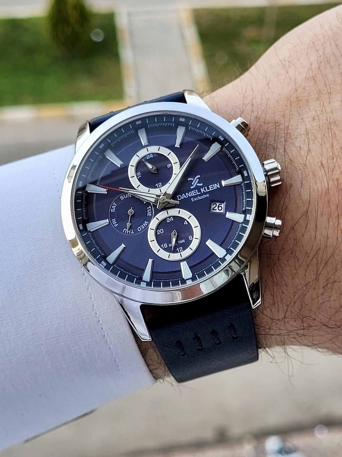 Daniel Klein DKISTE248 Takvimli 42 mm Siyah Deri Kordon Analog Erkek Kol Saati