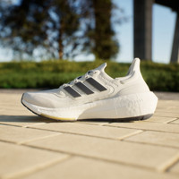 Adidas Ultraboost Light ID3285 Ortopedik Bağcıklı Unisex Koşu Ayakkabısı Beyaz