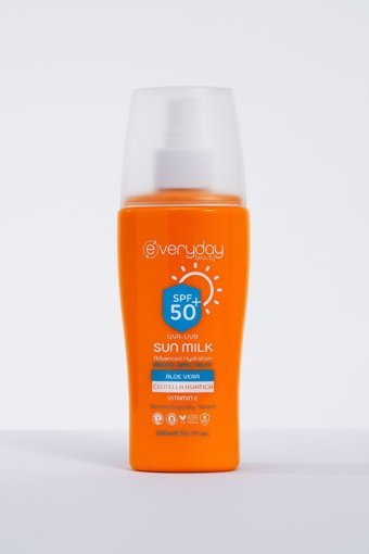 Everyday Beauty 50 Faktör Tüm Ciltler İçin Leke Karşıtı Nemlendirici Suya Dayanıklı Yüz Güneş Kremi 200 ml