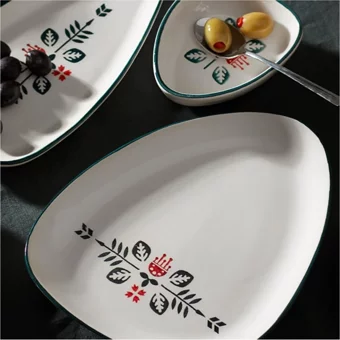 Karaca Emerald Üçgen Desenli 18 Parça 4 Kişilik Stoneware Seramik Kahvaltı Takımı Çok Renkli