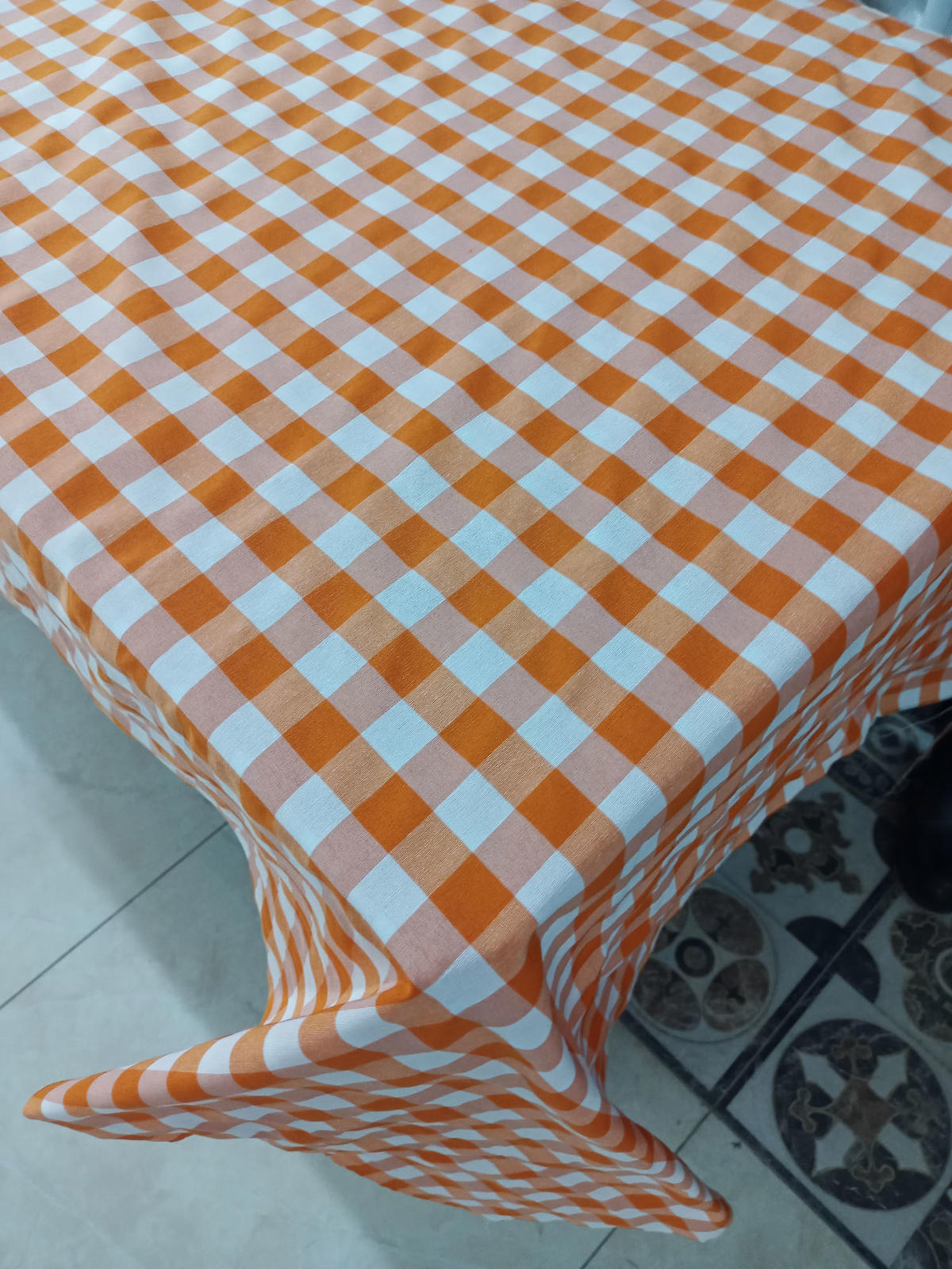 Ateşler Manifatura Pamuk-Polyester 140 x 140 cm Dertsiz Dikdörtgen Masa Örtüsü Turuncu