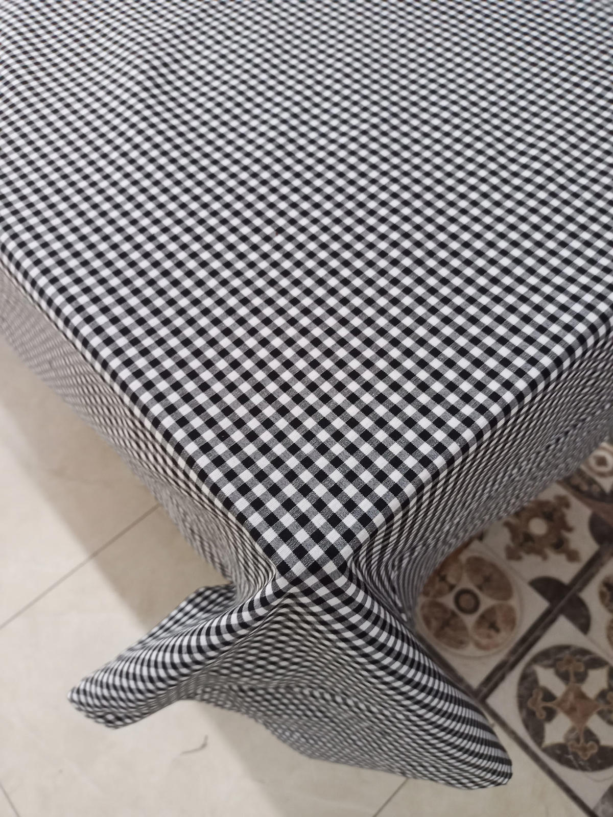 Ateşler Manifatura Pamuk-Polyester 170 x 170 cm Dertsiz Dikdörtgen Masa Örtüsü Siyah